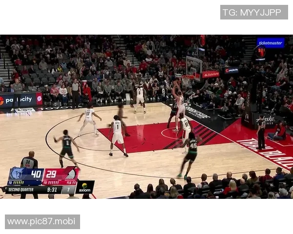 对比悬殊！灰熊首节命中8记三分，开拓者外线12中2